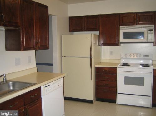 6511 Kemper Lakes Ct, Alexandria VA  22312-3160 exterior