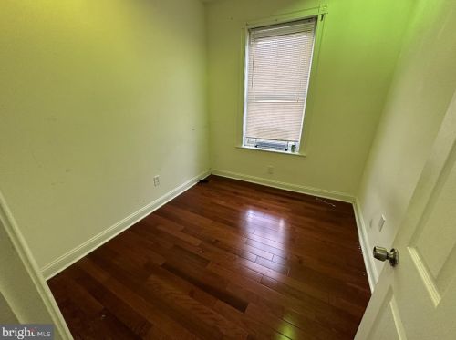 1633 Girard Ave, Philadelphia PA  19130-1614 exterior