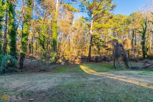 1784 Glenview Dr, Atlanta GA 30331-2449 exterior