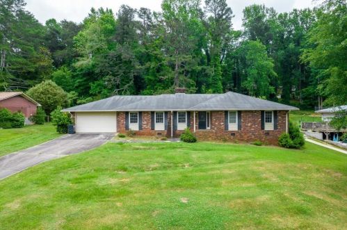 1714 Nottingham Dr, Gainesville, GA 30501-2031