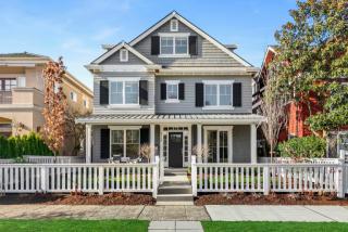 2329 42nd Ave, Seattle, WA 98116-2513