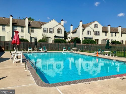 215 Stonebridge Blvd, New Castle DE 19720-6708 exterior