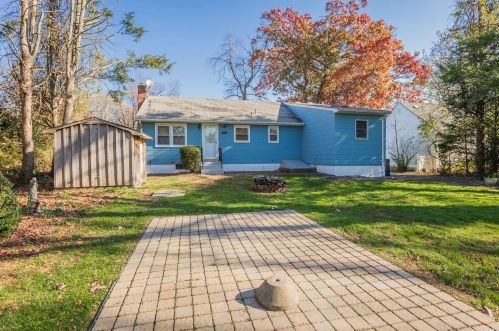 23 7 Ave, Huntington Station NY 11746-2209 exterior