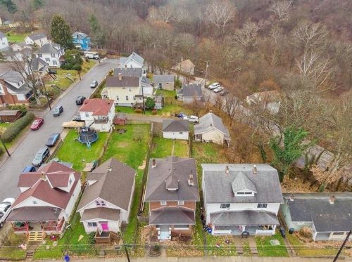 1512 Edgewood Ave, Moon Twp PA 15108-2101 exterior