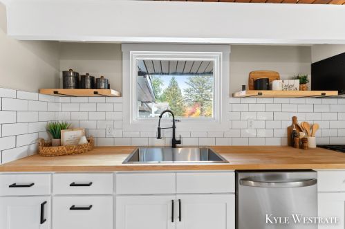 3735 Balsam Ave, Grand Rapids MI 49525-2471 exterior