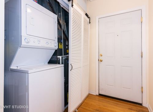 3225 Fullerton Ave, Chicago IL 60647-2511 exterior