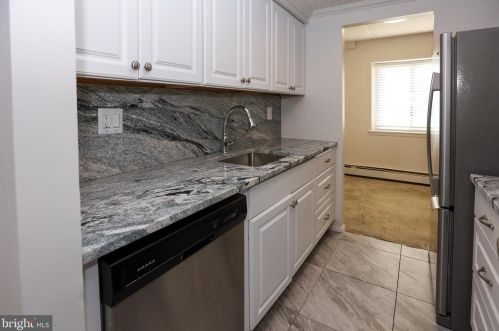 280 Bridgewater Rd, Chester PA 19014-2957 exterior