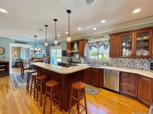 27 Patrick Dr, Seymour CT 06483-2372 exterior