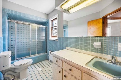 140 Clinton Pl, East Rutherford NJ 07073-1723 exterior