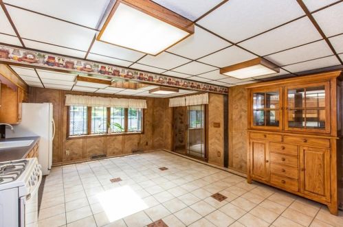 702 Knollwood Dr, Woonsocket RI 02895-2632 exterior