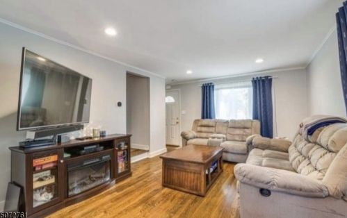 27 Macarthur Dr, Edison NJ  08837-2831 exterior