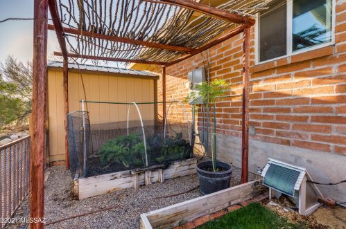 4150 La Cadena, Tucson AZ 85718-6148 exterior