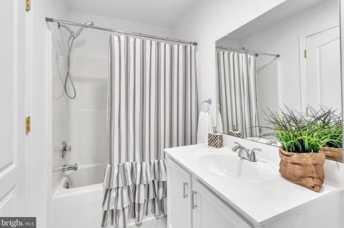 3 Trout Rd, Blenheim NJ 08012-4434 exterior