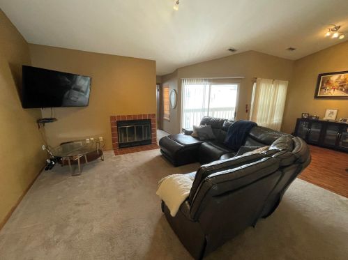 3581 Old Oaks Dr, Milwaukee, WI 53221-3011