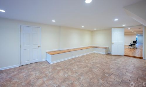 55 Oliver Ave, Edison NJ 08820-3122 exterior