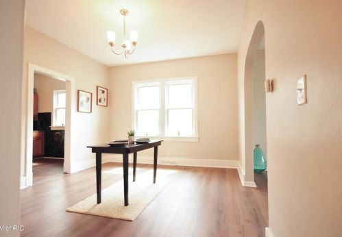 3036 Temple St, Meskegon MI 49444-2732 exterior