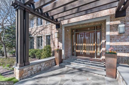 11820 Beekman Pl, Rockville, MD 20854-2177