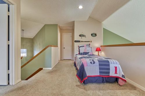 102 Golfview Dr, Montgomery TX 77356-8804 exterior