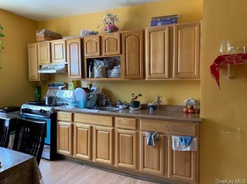 1243 Wheeler Ave, Bronx NY 10472-2391 exterior