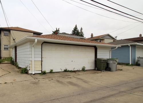 5754 99th St, Milwaukee WI  53225-2512 exterior