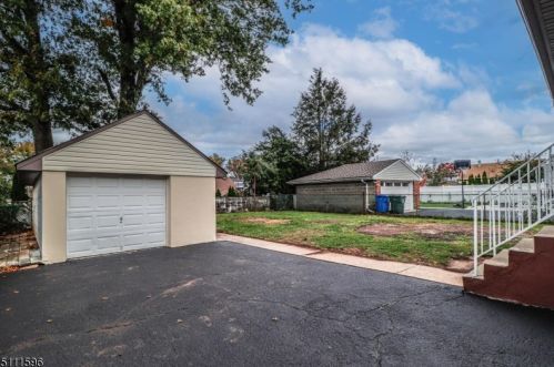 6 Melvin Ave, Iselin NJ 08830-2439 exterior