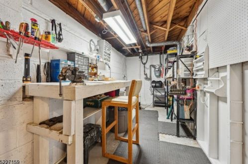 69 Sutton Dr, Berkeley Heights NJ 07922-2513 exterior