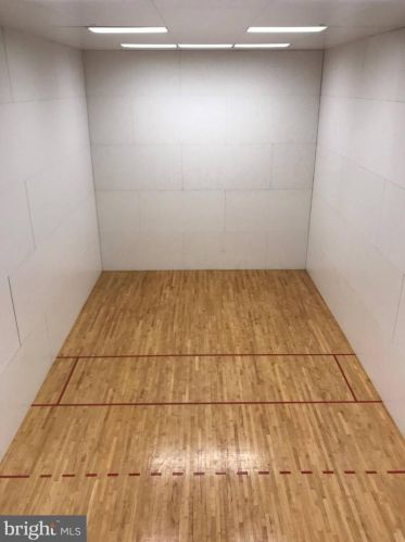 5708 Chapman Mill Dr, Rockville MD  20852-5541 exterior