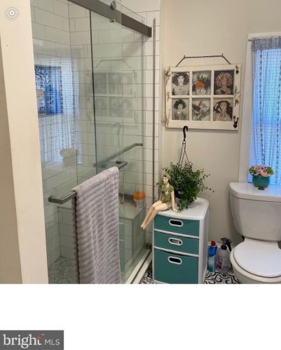 5 Clinton Ave, Camden NJ 08109-2006 exterior