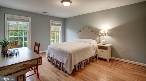 7621 Laurel Leaf Dr, Rockville MD 20854-1768 exterior