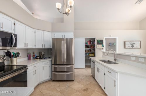 1621 Butler Dr, Chandler AZ 85226-4844 exterior