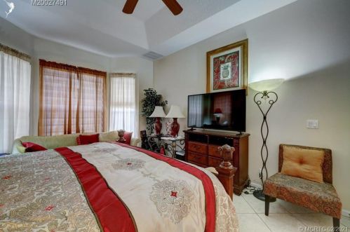 332 Shoreline Cir, Fort Pierce FL 34986-2913 exterior