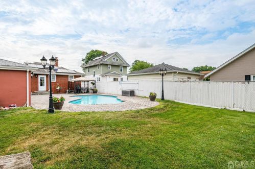 57 Barton St, Edison NJ 08837-2855 exterior