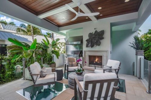 32 6 St, Naples FL 34102-0060 exterior