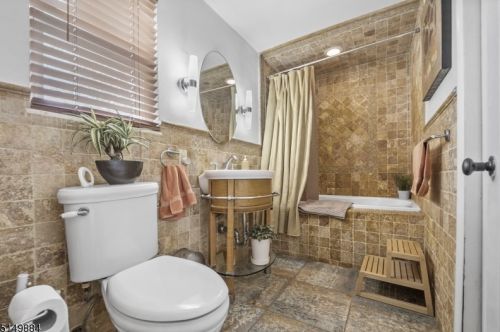 110 Blauvelt St, Teaneck NJ 07666-3862 exterior