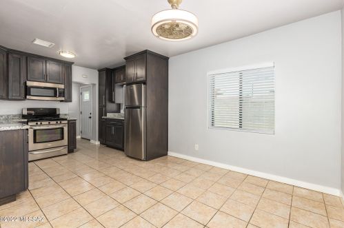 225 Columbia St, Tucson AZ  85714-2517 exterior