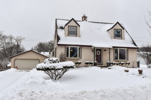 309 115th St, Milwaukee, WI 53226-4013