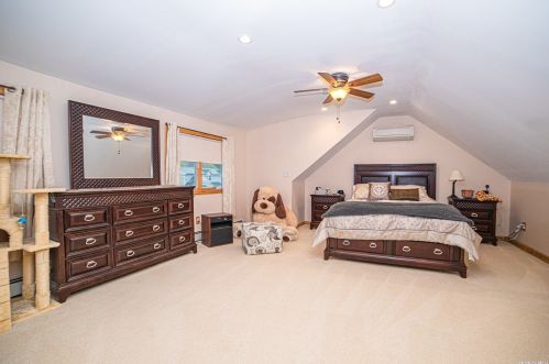 1 Gaulton Dr, Babylon NY 11703-2315 exterior