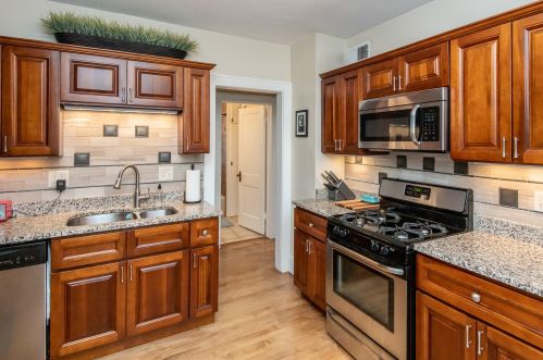 2905 Hackett Ave, Milwaukee WI 53211-3442 exterior