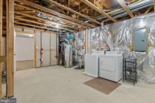 1813 Tobias Dr, Washington DC 20020-2955 exterior