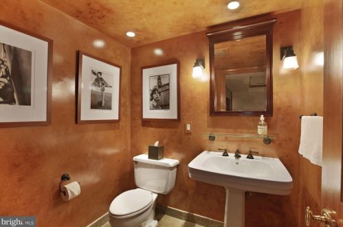 11013 Cripplegate Rd, Rockville MD 20854-1630 exterior