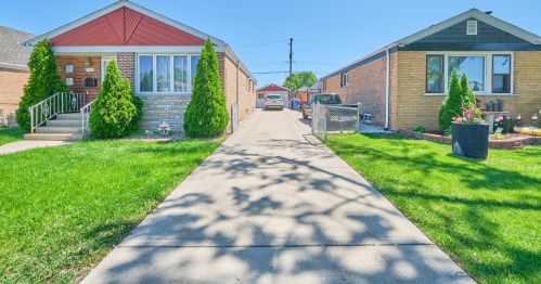 7961 Kildare Ave, Chicago IL 60652-2211 exterior