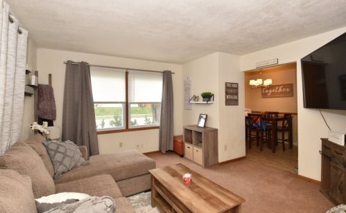 2206 71st St, Milwaukee, WI 53213-1804