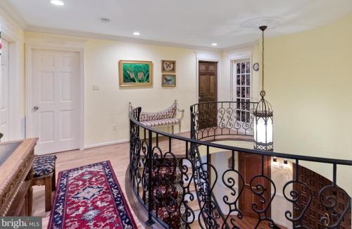 8751 Brook Rd, Mc Lean VA  22102-1507 exterior