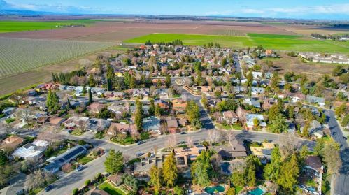 1314 Marina Cir, Davis CA 95616-2728 exterior