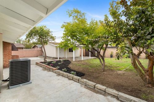 518 Orangethorpe Ave, Fullerton CA  92832-2803 exterior