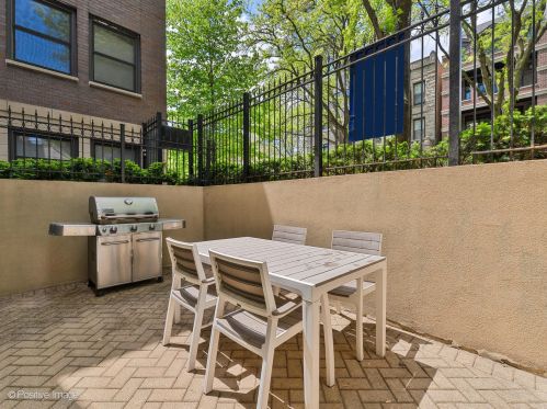 1507 Cleveland Ave, Chicago IL  60610-1109 exterior