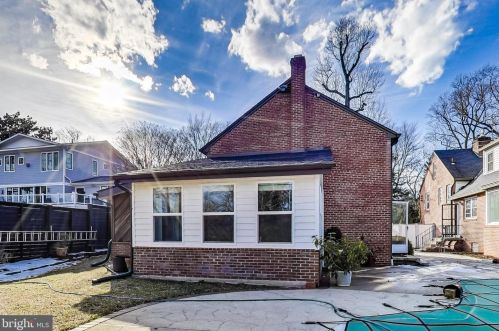 1101 Morningside Ln, Alexandria VA 22308-1042 exterior