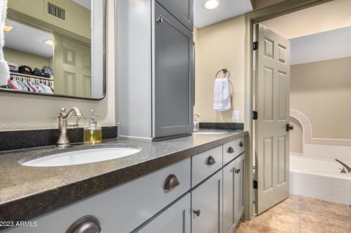 11039 11th St, Phoenix AZ  85020-5852 exterior