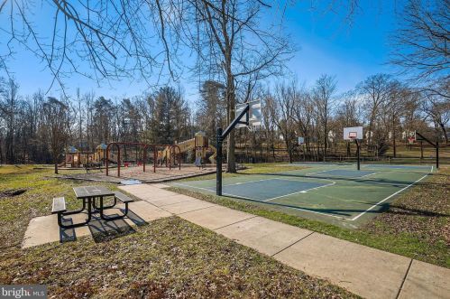 1805 Crawford Dr, Rockville MD 20851-1711 exterior