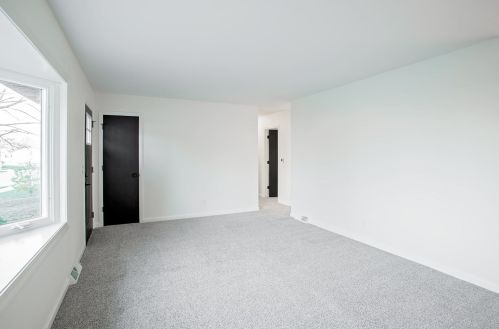 928 Circle Dr, Manitowoc, WI 54220-4327